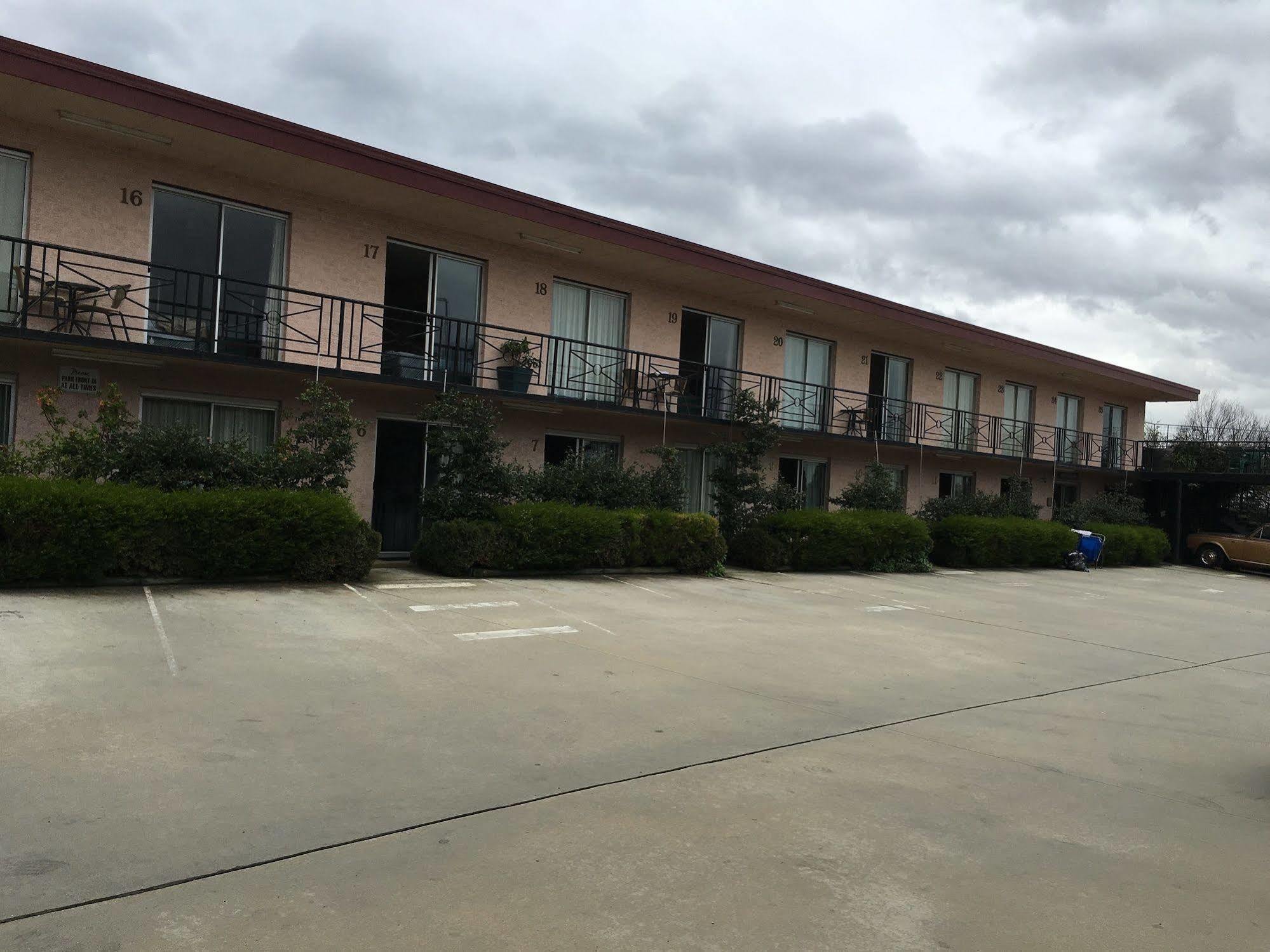 Crest Motor Inn Queanbeyan Eksteriør bilde