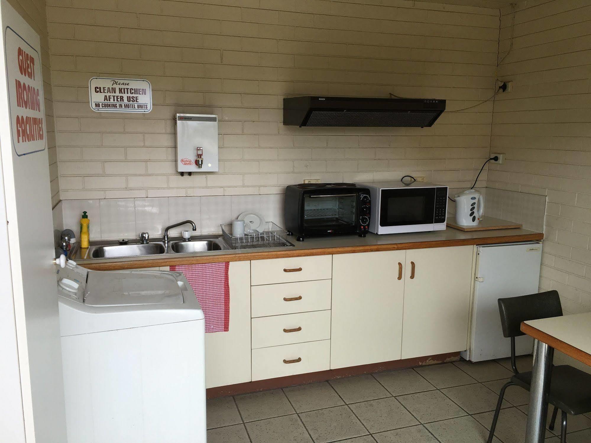 Crest Motor Inn Queanbeyan Eksteriør bilde